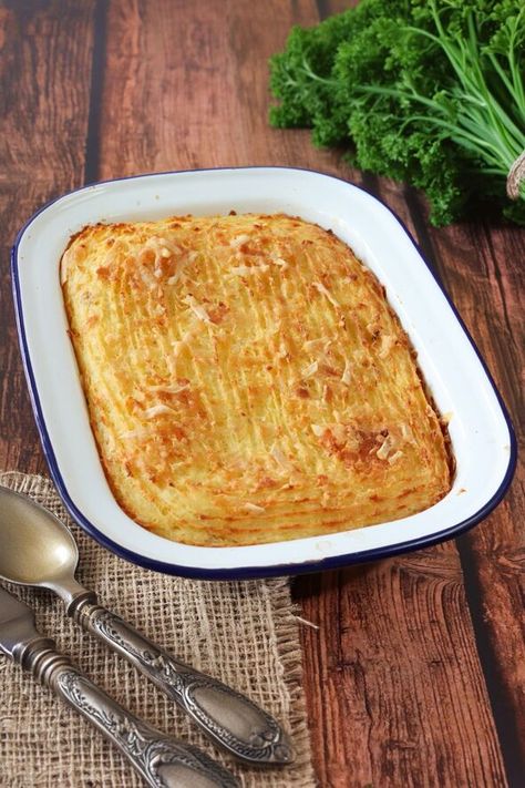 Jamie Oliver's 'comforting' creamy fish pie recipe takes 30 minutes in oven Fish Pie Recipe Jamie Oliver, Jamie Oliver Fish Pie, Fish Pie Jamie Oliver, Creamy Fish Pie, Fish Pie Recipe, Creamy Fish, Mince Dishes, Recipe With Spinach, Smoked Haddock