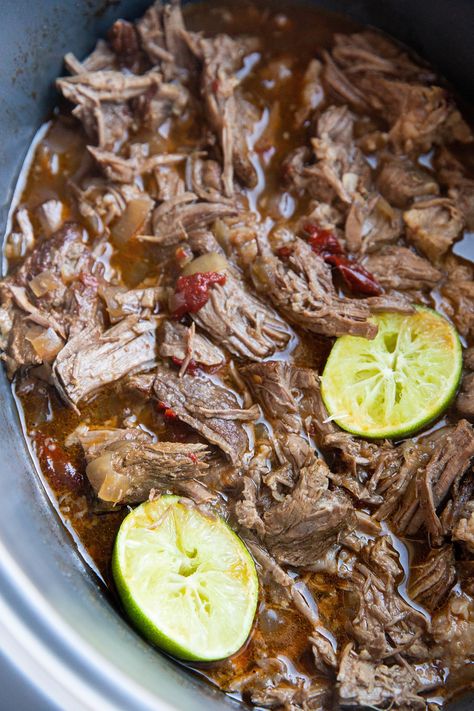 Venison Roast Crockpot, Barbacoa Crock Pot, Roast Crockpot, Beef Barbacoa, Venison Roast, Barbacoa Recipe, Crock Pot Beef, Barbacoa Beef, Beef Tacos