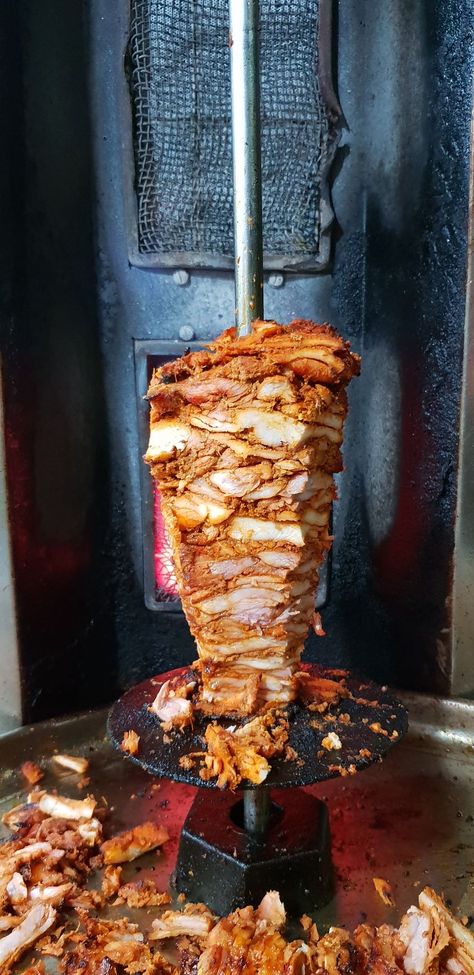 How To Make Shawarma, Desi Street Food, Chicken Shawarma Recipe, Shawarma Recipe, Doner Kebab, Rub Recipes, Chicken Shawarma, Middle Eastern Recipes, Arabic Food