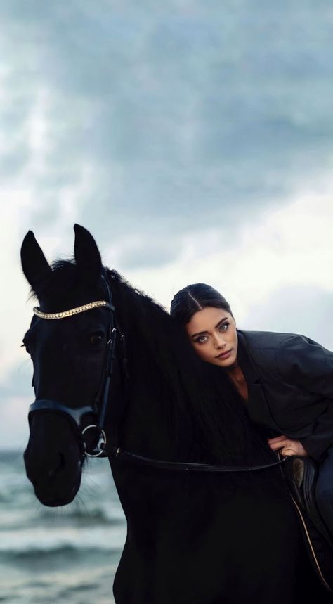 Horse Portrait Photography, Equestrian Photoshoot, Horse Photoshoot Ideas, Autumn Photography Portrait, Horse Photography Poses, Animals Horse, Pictures With Horses, Reining Horses, Pinterest Style