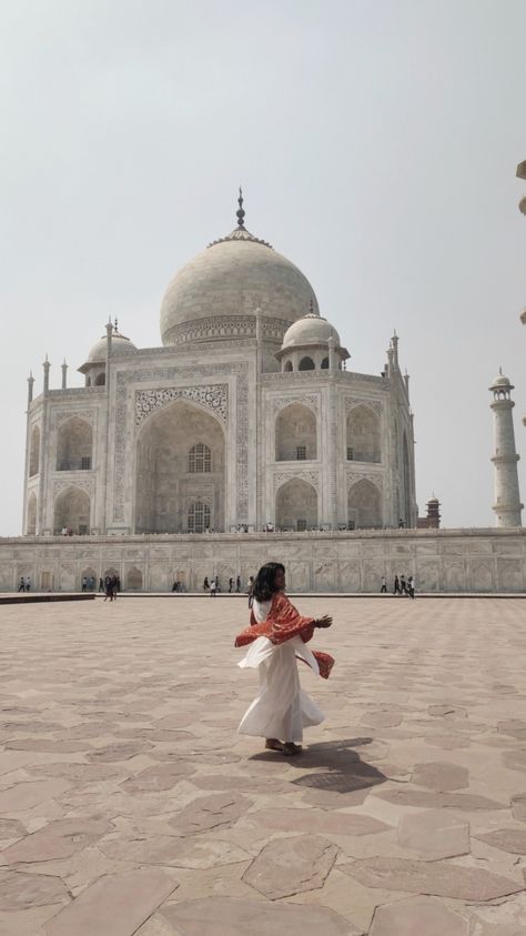 Taj Mahal Asthetic Pic, India Delhi Aesthetic, Taj Mahal Pics Ideas, Taj Mahal Aesthetic Outfit, India Trip Aesthetic, India Instagram Pictures, North Indian Aesthetic, Taj Mahal Outfit, Agra Aesthetic