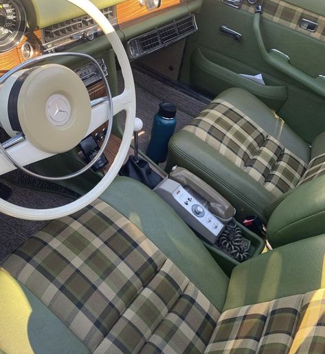 Car Deco, Old Vintage Cars, Truck Interior, Classy Cars, Old Car, Car Personalization, Pretty Cars, Love Car, Car Interior Decor