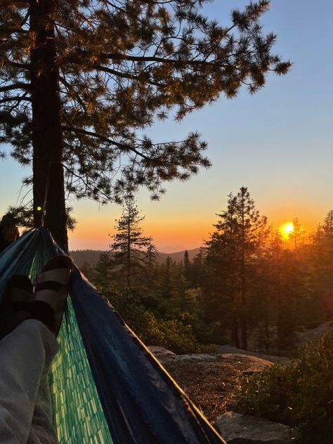 #camping #sequoia #hammock #mountains #mountainsunset Winter Hammock, Mountain Sunset, Family Camping, Camping & Hiking, Camping Trips, Small Towns, Hammock, National Parks, Hiking