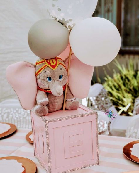 Dumbo Baby Shower Theme, Dumbo Birthday Party, Elephant Baby Shower Centerpieces, Theme Bapteme, Boy Shower Themes, Jordan Baby Shower, Carnival Baby Showers, Baby Dumbo, Girl Shower Themes