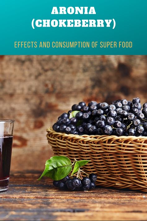 Aronia is considered a healthy superfood berry with many advantages. But there are also downsides. You can find out what's behind it here. Aronia Berry, Benefits Of Berries, Aronia Berries, Healthy Superfoods, Healing Remedies, Berry Plants, Natural Healing Remedies, Super Food, Growing Seeds