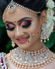 Bridal Makeup Pictures, Latest Bridal Makeup, Hairstyles For Indian Wedding, Make Up Gold, Bridal Nose Ring, Indian Wedding Makeup, Indian Bride Makeup, Bengali Bridal Makeup, Pakistani Bridal Makeup