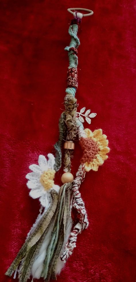 Summer hair wrap hair extention with sun flower and daisy accents yippee its hippie removable hair wrap# hair extention#braid Hair Wrap Designs, Removable Hair Wrap, Thread Hair Wraps, Boho Hair Wrap, Dreadlock Hair, Dread Wraps, Rave Fits, Accessories Crochet, African Dance