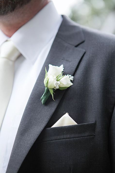 White Rose Boutonniere, Rose Glitter, Long Stem Flowers, Rose Boutonniere, Dream Dream, Groom Boutonniere, Boutonniere Wedding, Groom And Groomsmen, Wedding Board