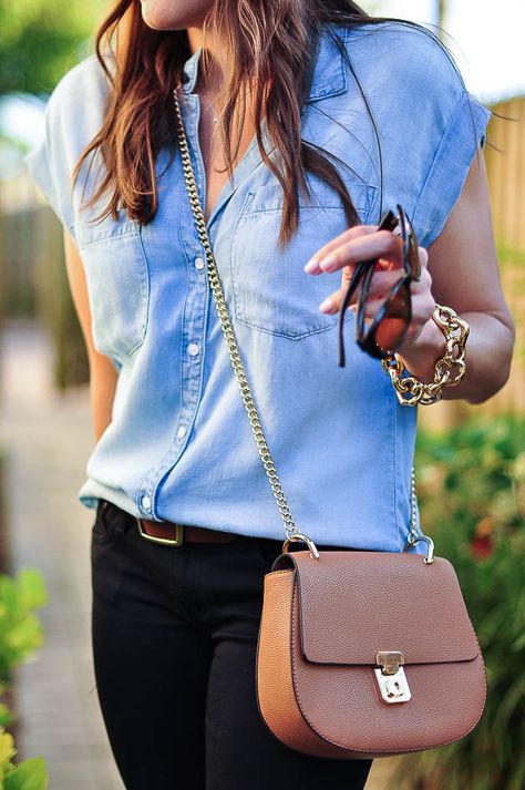 Bella Dahl chambray top close up Chambray Top Outfit Summer, Short Sleeve Women Outfit, Womens Short Sleeve Tops, Short Sleeve Chambray Shirt Outfit, Chambray Shirt Outfit Summer, Denim Short Sleeve Shirt Outfit, Short Sleeve Denim Shirt Outfit, Denim Shirt Outfit Summer, Chambray Top Outfit