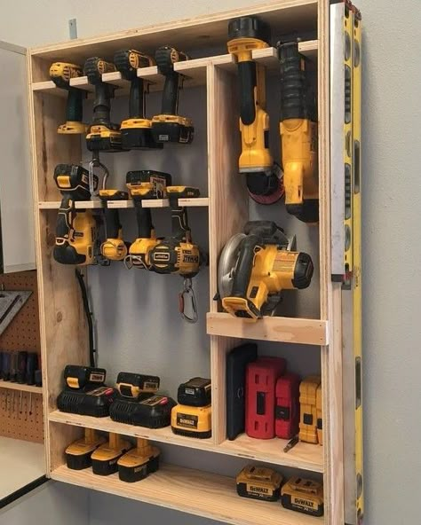 This is Awesome! Check this👉:... - Wood carving and art Tre Kunst, Garage Workshop Layout, Garage Storage Inspiration, Garage Projects, Garage Organization Tips, Storage Shed Organization, Garage Organizing, Garage Workshop Organization, Workbench Plans Diy