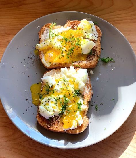 Poached Eggs On Toast, Mediterranean Breakfast, Avocado Toast Recipe, Ina Garten Recipes, Eggs Breakfast, Egg Toast, Brunch Dishes, Breakfast Tacos, Egg Dish