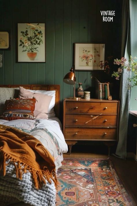 Olive Green And Rust Bedroom, Dark Sage Green Bedroom, Green Walls Bedroom, Dark Green Room, Dark Green Bedroom, Styling Bedroom, Sage Bedroom, Green Bedroom Ideas, Dark Sage Green