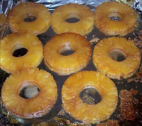 baked pineapple. place in the oven with splenda brown sugar or whatever you want at 350 for 10 min. Sliced Pineapple Recipes, Gelatin Salads, Pineapple Dishes, Cooked Pineapple, Pineapple Recipe, Baked Pineapple, Roasted Pineapple, Pineapple Desserts, Pineapple Recipes