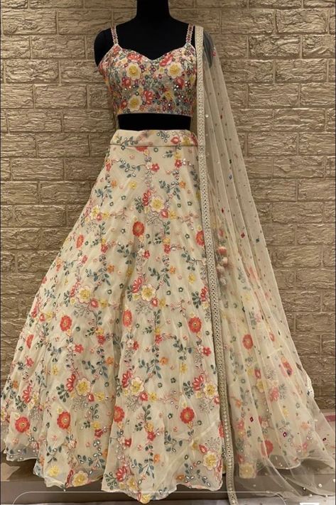 Lehnga Kameez Designs, Floral Lehenga Aesthetic, Lehenga Dresses Indian, Lehnga Made From Saree, Lehngas For Wedding, Traditional Dresses Lehenga, New Lengha Design, Gown Look Indian, Modern Lengha Designs