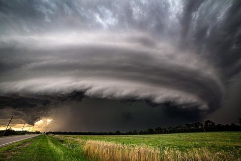 Huge Supercell, Burwell, Nebraska, USA - Ryan McGinnis (@thebigstormpicture) on Instagram. June 2014. Storm Picture, Tornado Season, Storm Watching, Supercell Thunderstorm, Storm Pictures, Wild Weather, Severe Storms, Cool Wall Decor, Moon Rising