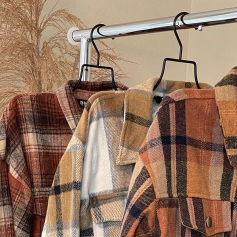 Bonita St. | Clothing boutique on Instagram: "Flannel szn 🍂 Tap to shop your fave!  🤎code IGBONITA to save  🤎Shop new at BonitaSt.com   #flannel#shacket#shackets#plaid#fall#fallfashion#fallvibe#fallhaul#fallfashion2021" Shacket Aesthetic, Kat Singleton, Stevie Shay, Flannel Outfits Aesthetic, Flannel Aesthetic, Spirit Week Themes, Autumn Flannel, November Mood, Plaid Pjs