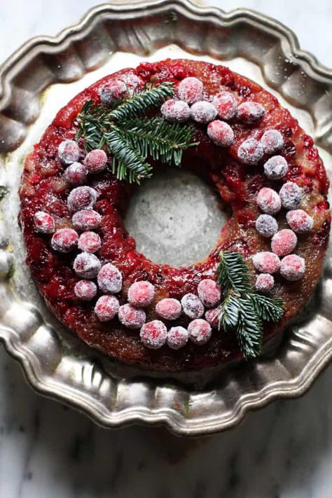 Cranberry Buttermilk Upside Down Cake Unique Christmas Cake, Unique Recipes Desserts, Holiday Baking Recipes, Christmas Cake Recipes, Thanksgiving Pies, Frozen Cranberries, Unique Desserts, Special Desserts, Cranberry Recipes