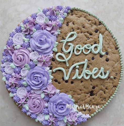 Fancy Cookie Cake, Purple Cookie Cake, Pretty Cookie Cake, Preppy Cookie Cake Design, Big Cookie Decorating Ideas, Large Birthday Cookie, Decorated Cookie Cake Birthday, Decorated Cookie Cake, Cookie Cake Decorating Ideas Birthdays