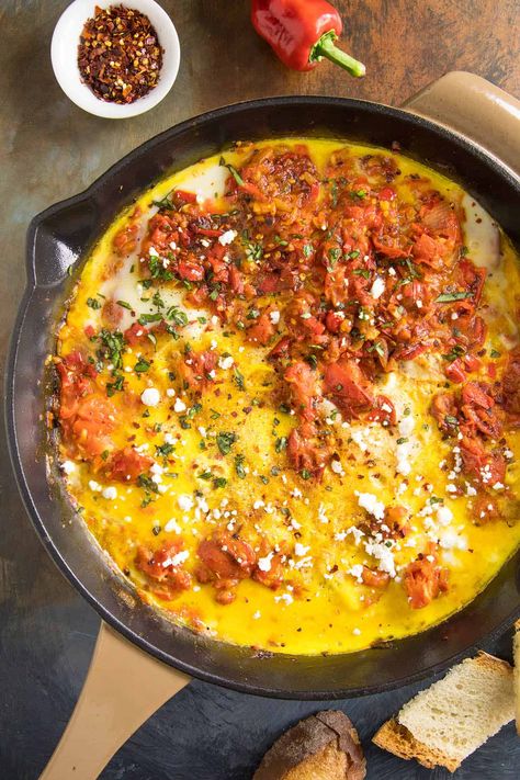 Menemen (Turkish-Style Scrambled Eggs with Peppers) - Recipe - Chili Pepper Madness Menemen Recipe, Roti Panggang, Menu Sarapan Sehat, Scrambled Eggs Recipe, Turkish Breakfast, Healthy Vegetable Recipes, Leftover Turkey Recipes, Recipe Breakfast, Turkish Style