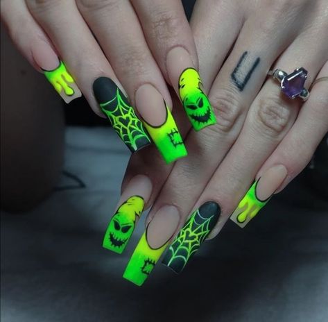 Oggie Boogie Nail Ideas, Oggy Boggy Nails, Halloween Nails Oogie Boogie, Oogey Boogey Nails, Ophir Boogie Nails, Oogie Boogie Nails Short, Oggie Boggie Nails, Boogie Man Nails, Oogie Boogie Nails