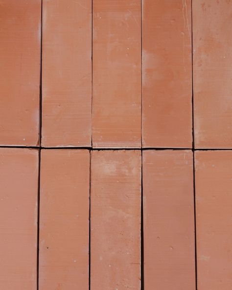 Are you team no grout or grout? Terracotta Bathroom Walls, Terracotta Backsplash, Terracotta Bathroom, Tile Zellige, Terracotta Walls, Tile Moroccan, Terracotta Floors, Saltillo Tile, Terracotta Tile