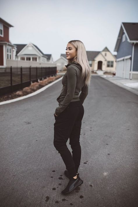 Athletic Anywhere | CARA LOREN | Bloglovin’ Cara Loren Style, Cara Loren, Coachella Fashion, Style Inspiration Spring, Style Inspiration Fall, Style Inspiration Summer, Fashion 101, Feminine Outfit, Miss A