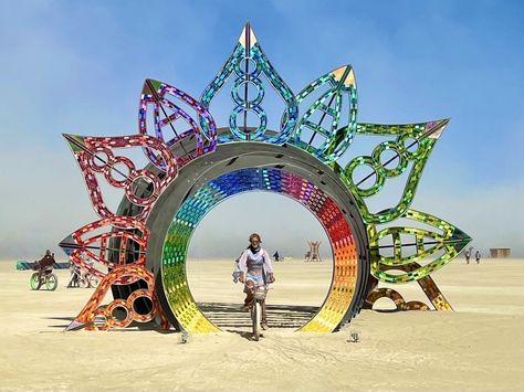 Estilo Burning Man, Burning Man Sculpture, Burning Man Art, Desert Festival, Abstract Painting Diy, Geometric Trees, Man Design, Black Rock City, Earth Spirit