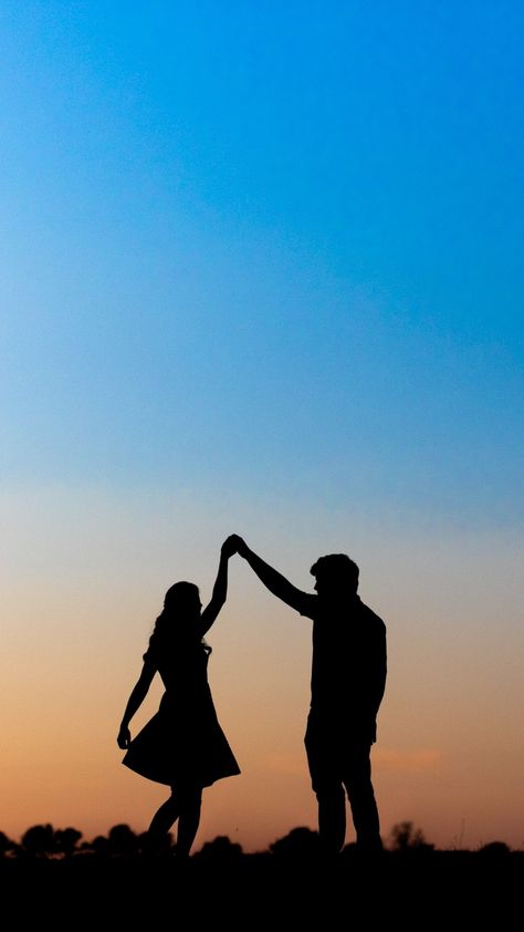 Couple Shilloute, Cute Couple Silhouette, Couple Shadow Photography, Shadow Of Couple, Couple Silloute, Book Cover Ideas Wattpad Aesthetic, Couple Shilloute Aesthetic, Couple Silhouette Aesthetic, Couple Silhouette Art Love