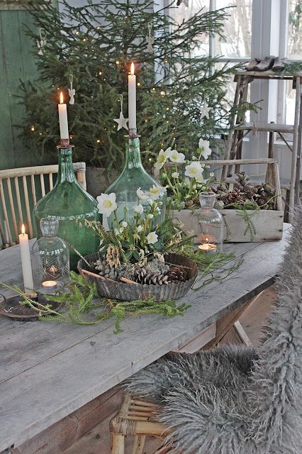 French Country Christmas, Vibeke Design, Vintage Centerpieces, Deco Champetre, Elegant Christmas Decor, French Christmas, Garden Art Projects, Garden Art Crafts, Home For The Holidays