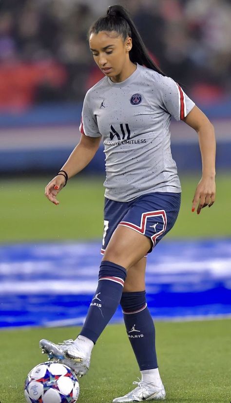 Women Soccer Outfit, Womens Soccer Outfit, Football Women Outfits, Women’s Football, Soccer Outfits For Women, Girl Soccer Players, Women Football Players, Futbol Girl, Women Soccer Players