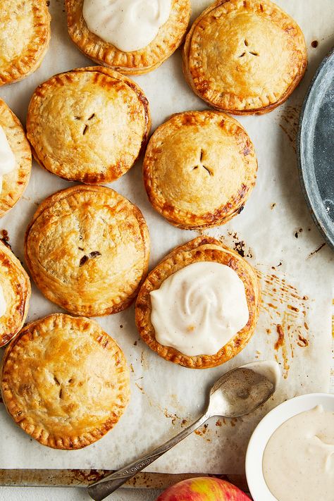 Apple Hand Pies with Maple Glaze Maple Apple Pie, Food Styling Photography, Traditional Apple Pie, Homemade Pie Crust, Apple Hand Pies, Apple Glaze, Pie Pops, Afternoon Tea Recipes, Mini Apple Pies