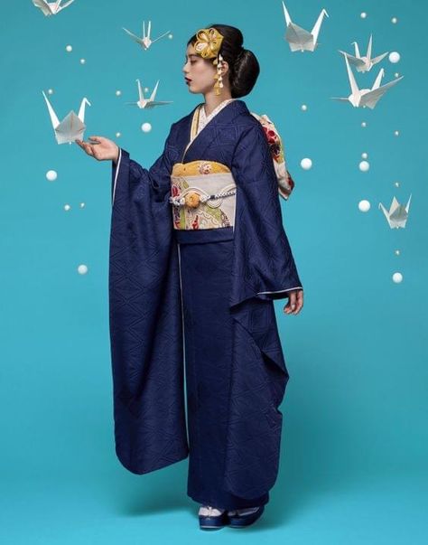 Modern Kimono, Kimono Japan, Blue Kimono, Wedding Kimono, Kimono Design, Beautiful Kimonos, Weird Fashion, Beautiful Costumes, Japanese Outfits