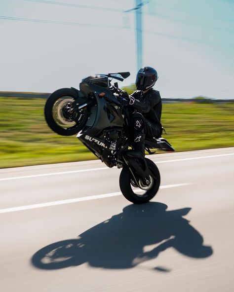 Motorbike Guy, Bike Wheelie, Motorcycle Wheelie, Moto Aesthetic, Suzuki Bike, Motorcycle Guy, Suzuki Bikes, Future Vehicles, Custom Sport Bikes