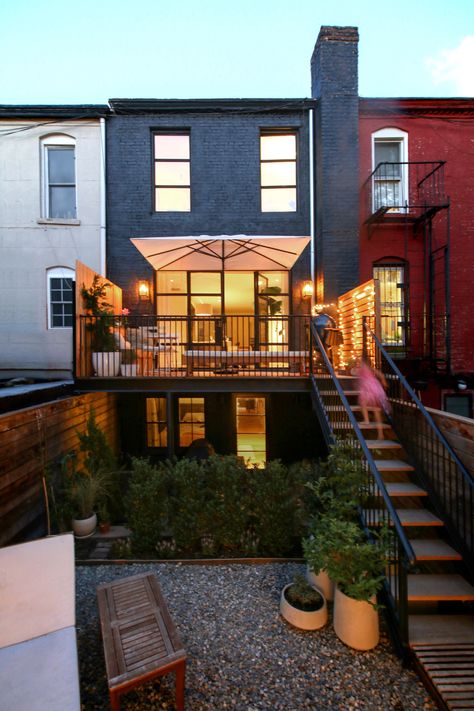 Villa Concept, Brooklyn Townhouse, New York Townhouse, Upside Down House, Townhouse Exterior, Townhouse Interior, Cedar Deck, Homes Exterior, Home Exterior Makeover