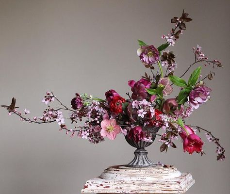 Vase Design Ideas, Flower Vase Ideas, Flower Vase Design, Modern Flower Vase, Spring Arrangements, Flower Arrangement Designs, Irish Countryside, Creative Flower Arrangements, Flower Vase Arrangements