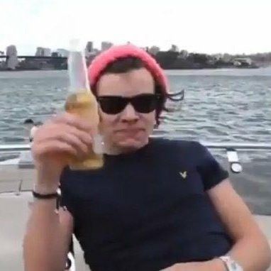 One Direction Humor, Reaction Pics, I Love One Direction, Silly Pictures, Louis Tomlinson, Reaction Pictures, Harry Styles, Fanfiction, Rayban Wayfarer