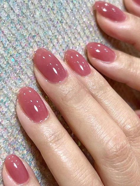 Minimum Nail Design, Cute Nails One Color Simple, Pink Nails One Color, Nails One Color Simple, Rose Gel Nails, Nails Pale Skin, Simple Pretty Nails, Pretty Nail Polish Colors, Office Nails