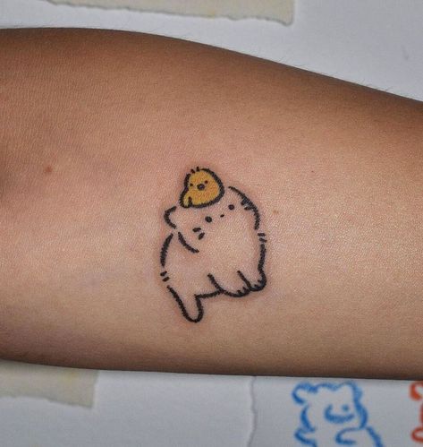 Small Tattoo Cat Ideas, Cat Tattoo Ideas For Men, Cute Cat Tattoos For Women, Small Tattoo Ideas For Arm, Cat And Duck Tattoo, Animals Tatoos Ideas, Minimal Cute Tattoo, Fuzzy Cat Tattoo, Flower Cat Tattoo Simple