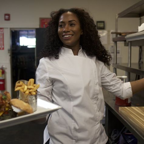 Confessions of a Black Female Head Chef On Taking Charge In the Kitchen | Being a woman in a male dominated food industry can take a toll on some, but Catrisa “Cat” Turner – head chef of Elleven45 Lounge in Atlanta, GA – makes it look very easy. Chef Outfit, Chef School, Culinary Chef, Cheesy Mashed Potatoes, Chef Clothes, Female Chef, Girl Cooking, Being A Woman, Private Chef