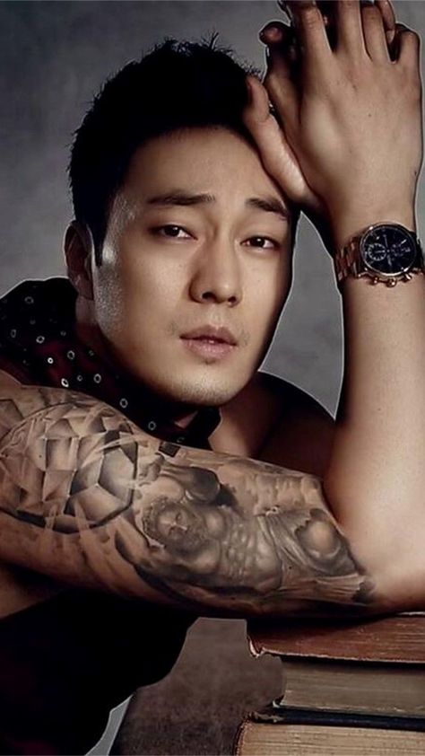 Actors With Tattoos, New Boyz, Oh My Venus, Korean Male Actors, Asian Man, So Ji Sub, Handsome Asian Men, Tattoo Meaning, Korean Star