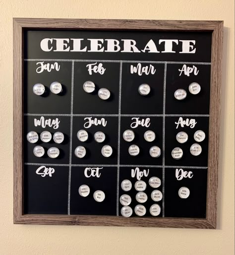 Birthday Reminder Ideas, Diy Birthday Board, Magnets Cricut, Birthday Calendar Ideas, Classroom Birthday Board, Family Birthday Sign, Birthday Reminder Board, Craft Magnets, Family Birthdays Sign