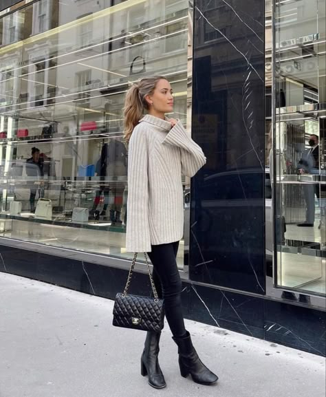 Comfy Casual Outfits Fall, Kate Hutchins, Lunch Outfit, Winter Mode Outfits, Thanksgiving Outfits, Fall Wardrobe Essentials, Cozy Fall Outfits, Fall Attire, Simple Fall Outfits