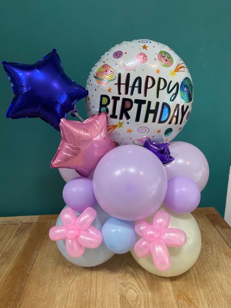 Small balloon bouquet Small Balloon Bouquet, Balloon Centrepiece, Birthday Balloon Bouquet, Small Balloons, Nappy Cakes, Balloon Centerpieces, Balloon Art, Balloon Bouquet, Balloon Garland