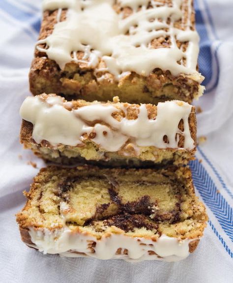 Cinnamon Roll Loaf Cake, Cinnamon Loaf Cake, Cinnamon Roll Pound Cake, Cinnamon Treats, Easy Pound Cake, Pound Cake Recipes Easy, Awesome Desserts, Dump Cakes, Bakery Items