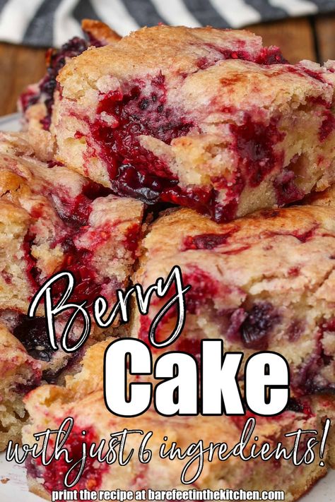 Mixed Berry Cake Mixed Berry Cake, Mixed Berry Recipes, Fresh Berries Cake, Mixed Berry Dessert, Berry Cake Recipe, Mixed Berry Muffins, Crumb Cakes, Breakfast Coffee Cake, Dreamy Desserts