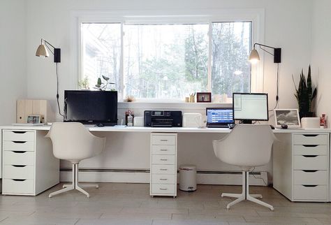 Ikea hacked faux built-ins double desk. Love the sun-filled & fresh Scandinavian style office! Built In Double Desk, Two Desks, Ikea Home Office, Ikea Built In, Ikea Office, Desk Corner, Double Desk, Bar In Casa, Ikea Hack Ideas