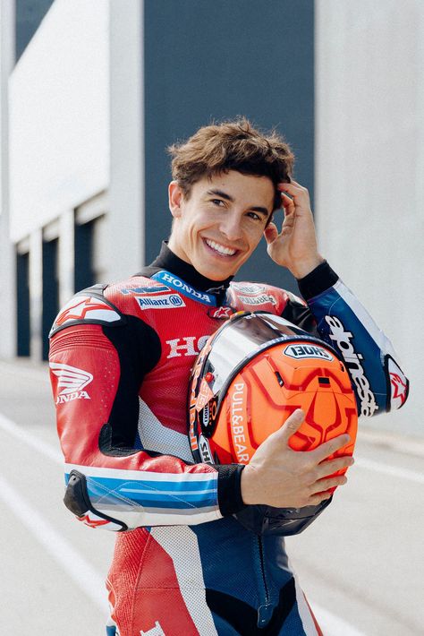 Spanish Men, Motorcycle Racers, Motorcycle Aesthetic, Marc Marquez, Indy Cars, Moto Gp, Friends Mom, Smash Cake, Smash Book