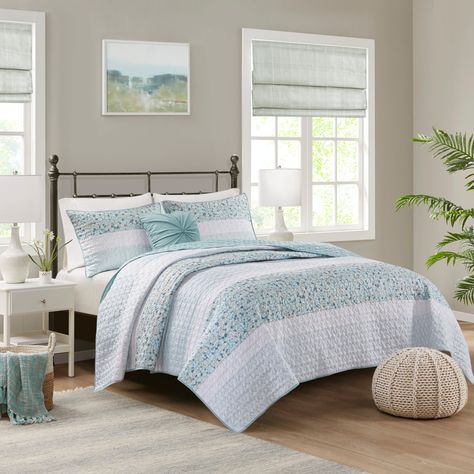 Madison Park Evian 4 Piece Seersucker Quilt Set with Throw Pillow - Bed Bath & Beyond - 37779634 California King Quilts, Gathered Fabric, King Quilt Sets, How To Clean Pillows, Estilo Shabby Chic, Themed Bedroom, Shabby Chic Farmhouse, Green Throw Pillows, Chic Farmhouse