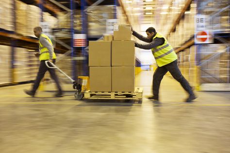 How to find a wholesale distributor. 10 tips for finding a distributor where you can buy wholesale products for your retail or e-commerce business. Strictly Business, Warehouse Worker, Dropshipping Suppliers, Business Basics, Wholesale Distributors, Diy Jewelry Projects, Drop Shipping Business, Store Ideas, Diy Wire Jewelry