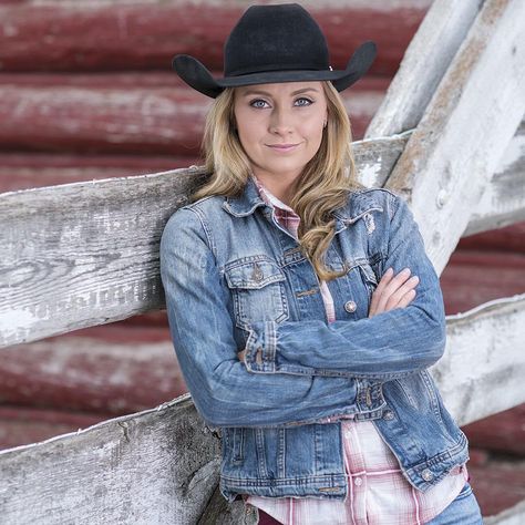 COWGIRL Magazine on Instagram: “We are overwhelmed by all of the positive response to our January/February 2019 issue, starring @amber_marshall_farm! We are so…” Heartland Pictures, Amy Heartland, Heart Land, Amy Fleming, Heartland Cbc, Heartland Amy, Heartland Ranch, Cowgirl Pictures, Alisha Newton